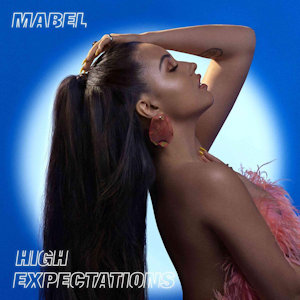 UK-Shootingstar MABEL veröffentlicht ihr Debüt “High Expectations”